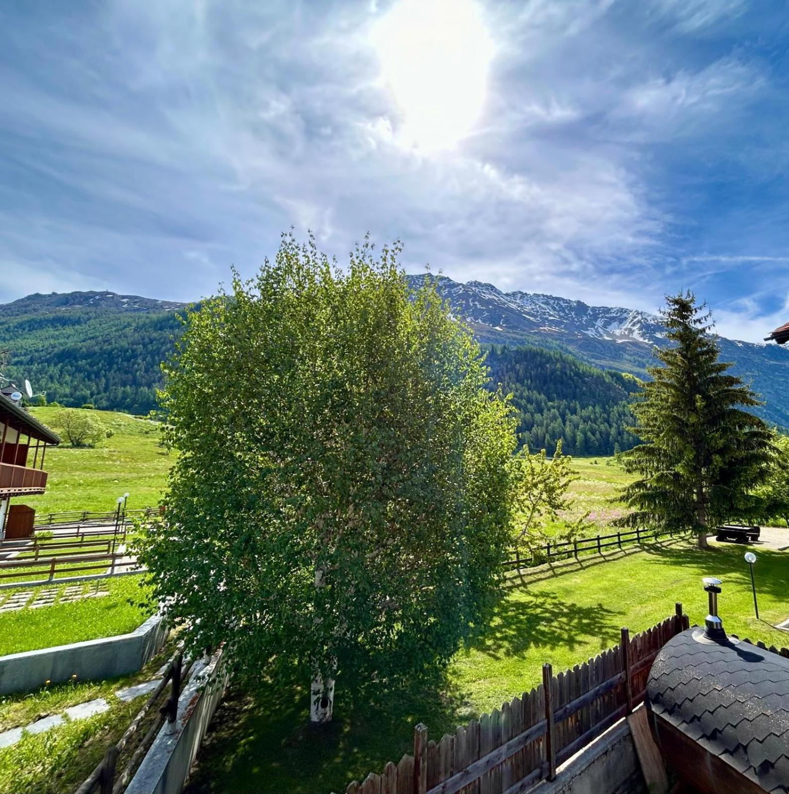 Hotel Letterario Locanda Collomb La Thuile Eksteriør billede
